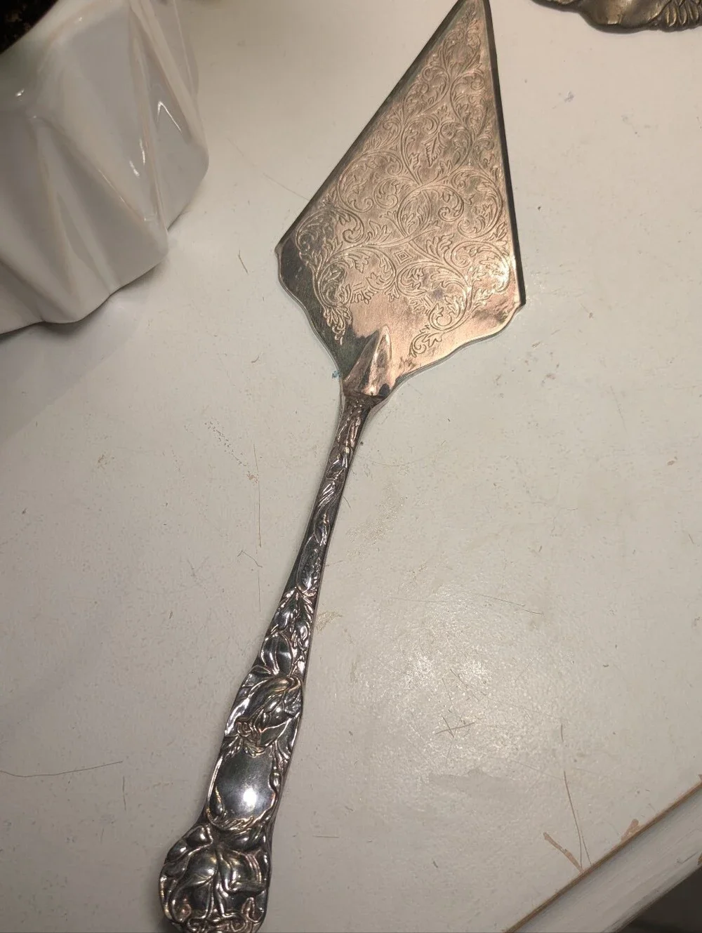 Silver-Tone Ornate Cake Server - Elegant Floral Design